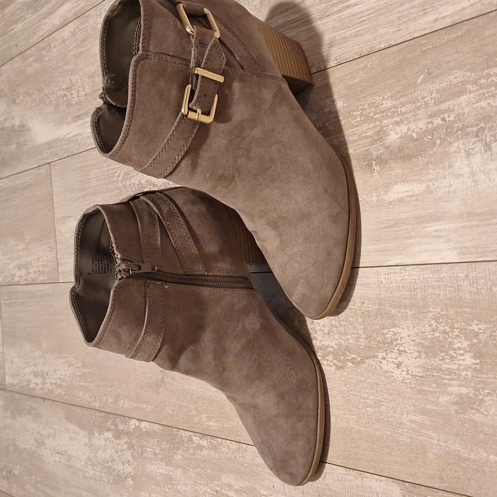 Express size 8 booties